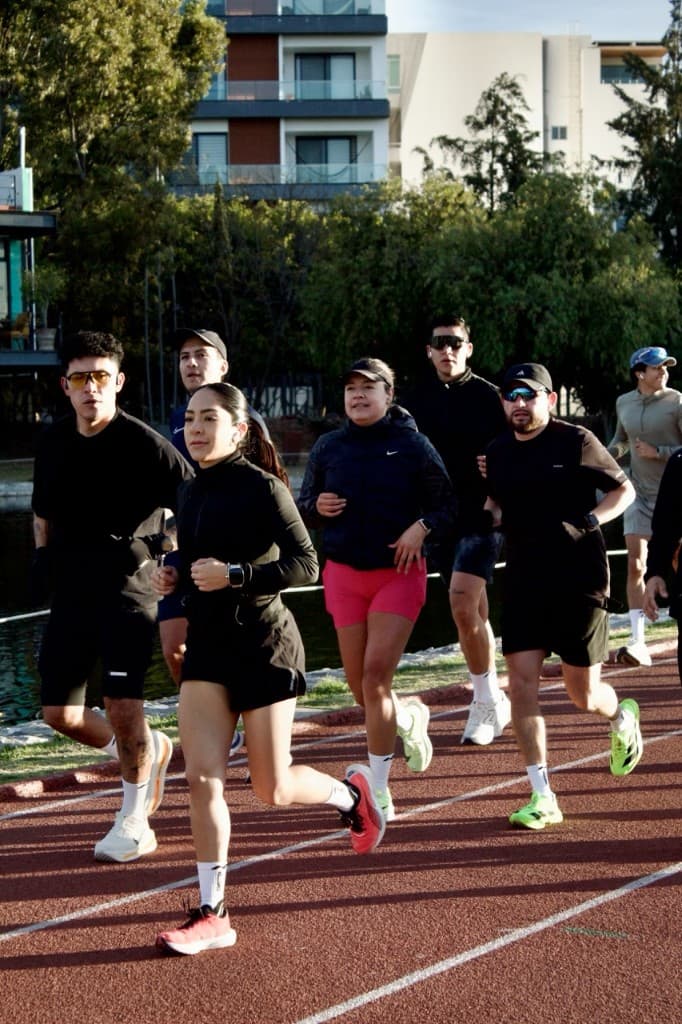 Comunidad RUNNING ERA corriendo en pista